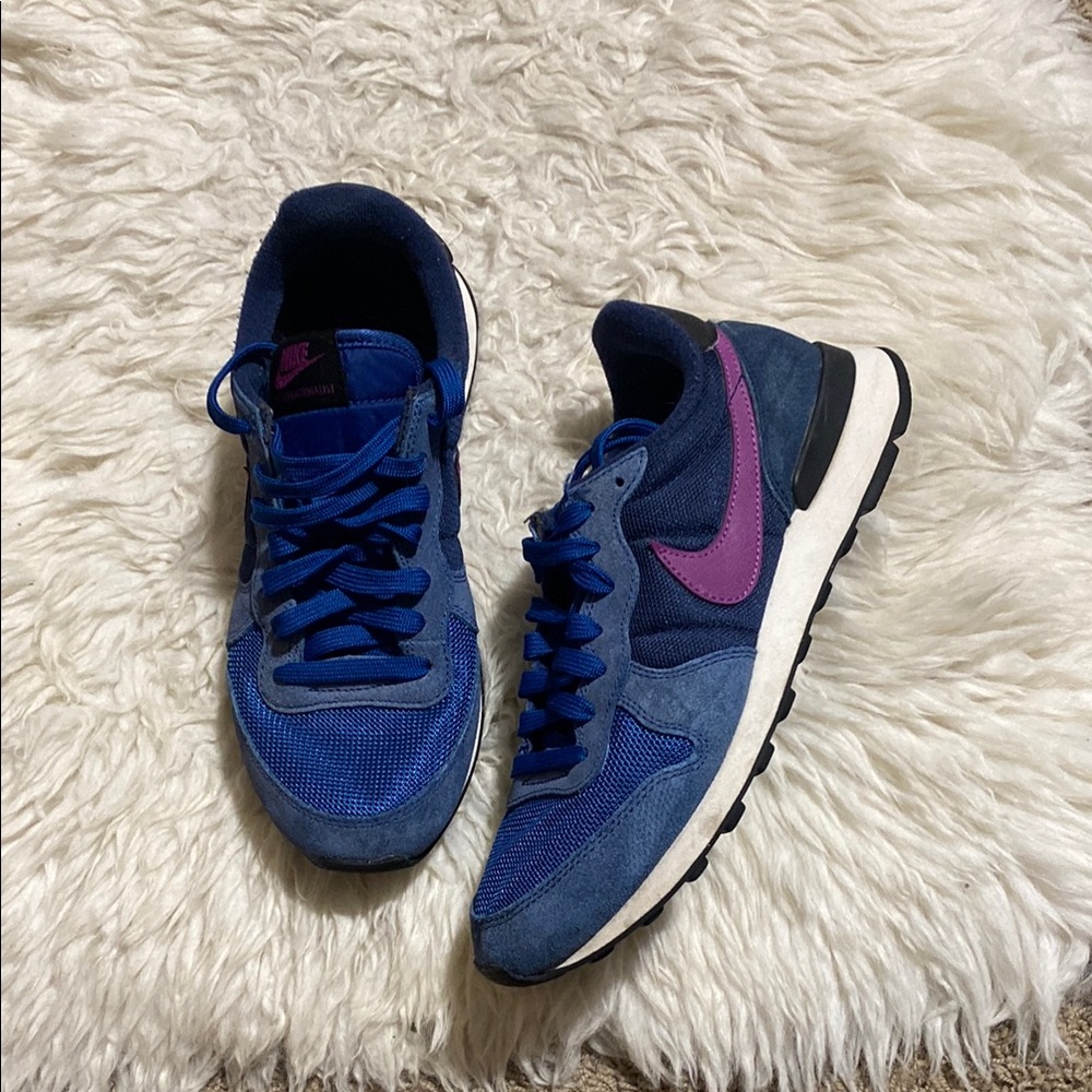 Nike Women’s Blue and Purple Sneakers